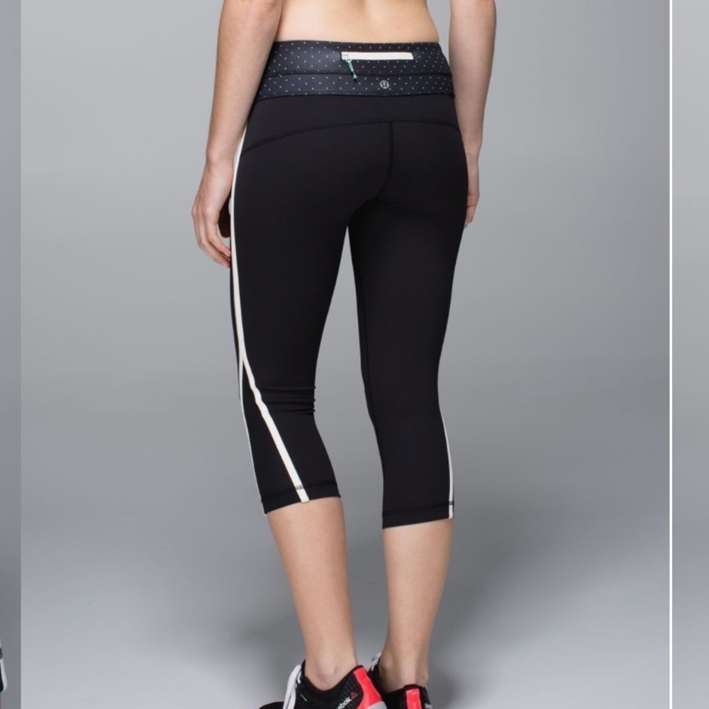 Lululemon Up The Pace Crop
Black / Sweet Spot Black Angel Wing / Angel Wing